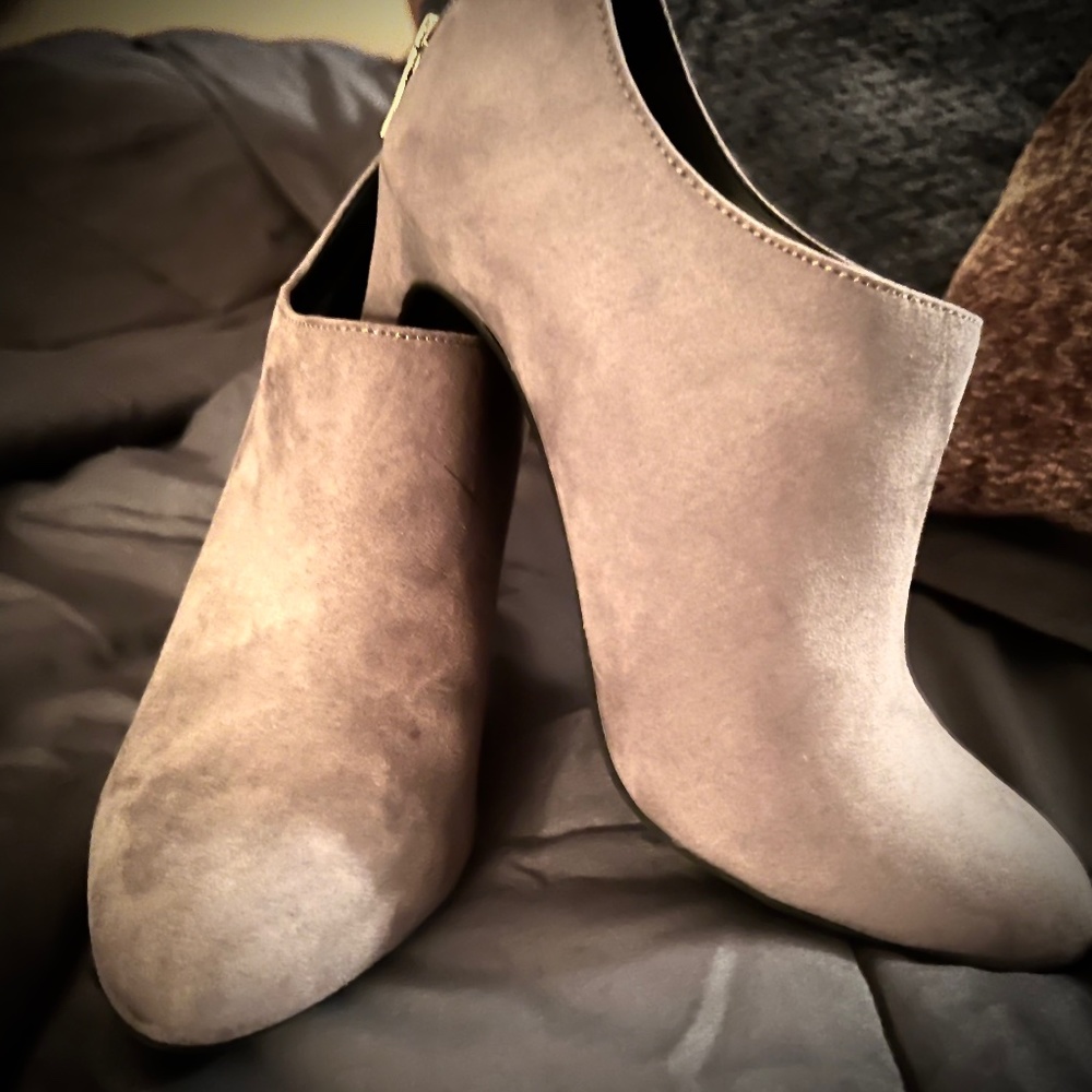 Kelly & Katie ankle bootie